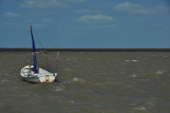 O agitado mar do Golfo do México, no litoral norte do Yucatán, no México